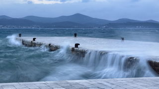 Igra valova na zadarskoj rivi 7. studenog 2014.  Foto: Roberto Lerga