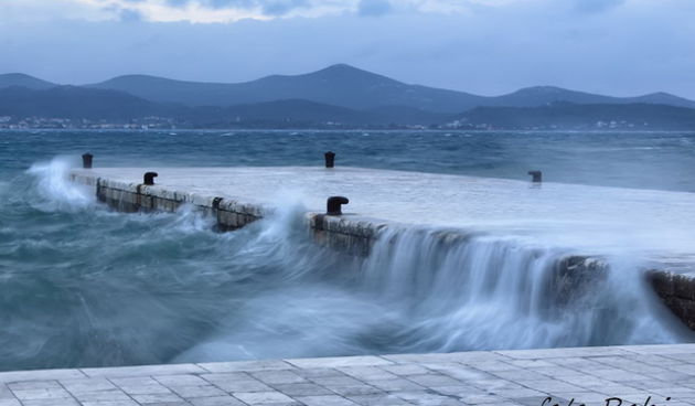 Igra valova na zadarskoj rivi 7. studenog 2014.  Foto: Roberto Lerga