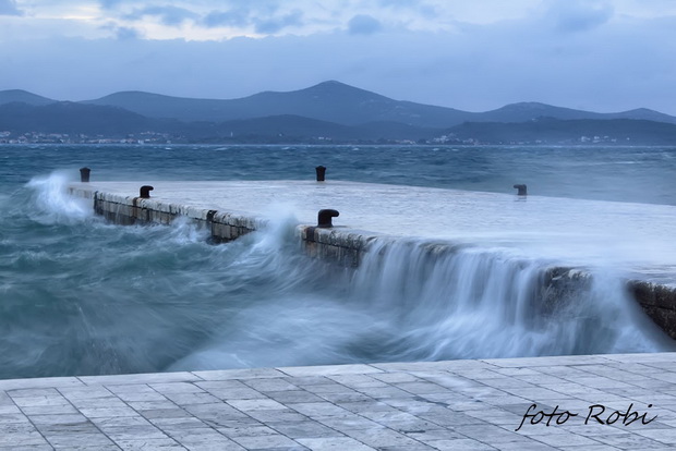 Igra valova na zadarskoj rivi 7. studenog 2014.  Foto: Roberto Lerga