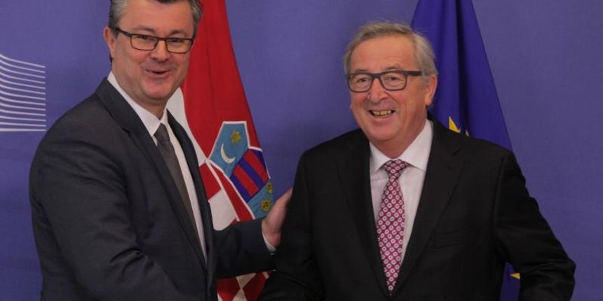 Bruxelles, Belgija – Predsjednik Vlade Republike Hrvatske Tihomir Oreskovic s predsjednikom Europske komisije Jean-Claudeom Junckerom na sastanku Europskog vijeca posvecenom zapadnobalkanskoj izbjeglickoj krizi na kojem se razgovaralo o boljoj suradnji z Bruxelles, Belgija – Predsjednik Vlade Republike Hrvatske Tihomir Oreskovic s predsjednikom Europske komisije Jean-Claudeom Junckerom na sastanku Europskog vijeca posvecenom zapadnobalkanskoj izbjeglickoj krizi na kojem se razgovaralo o boljoj suradnji z