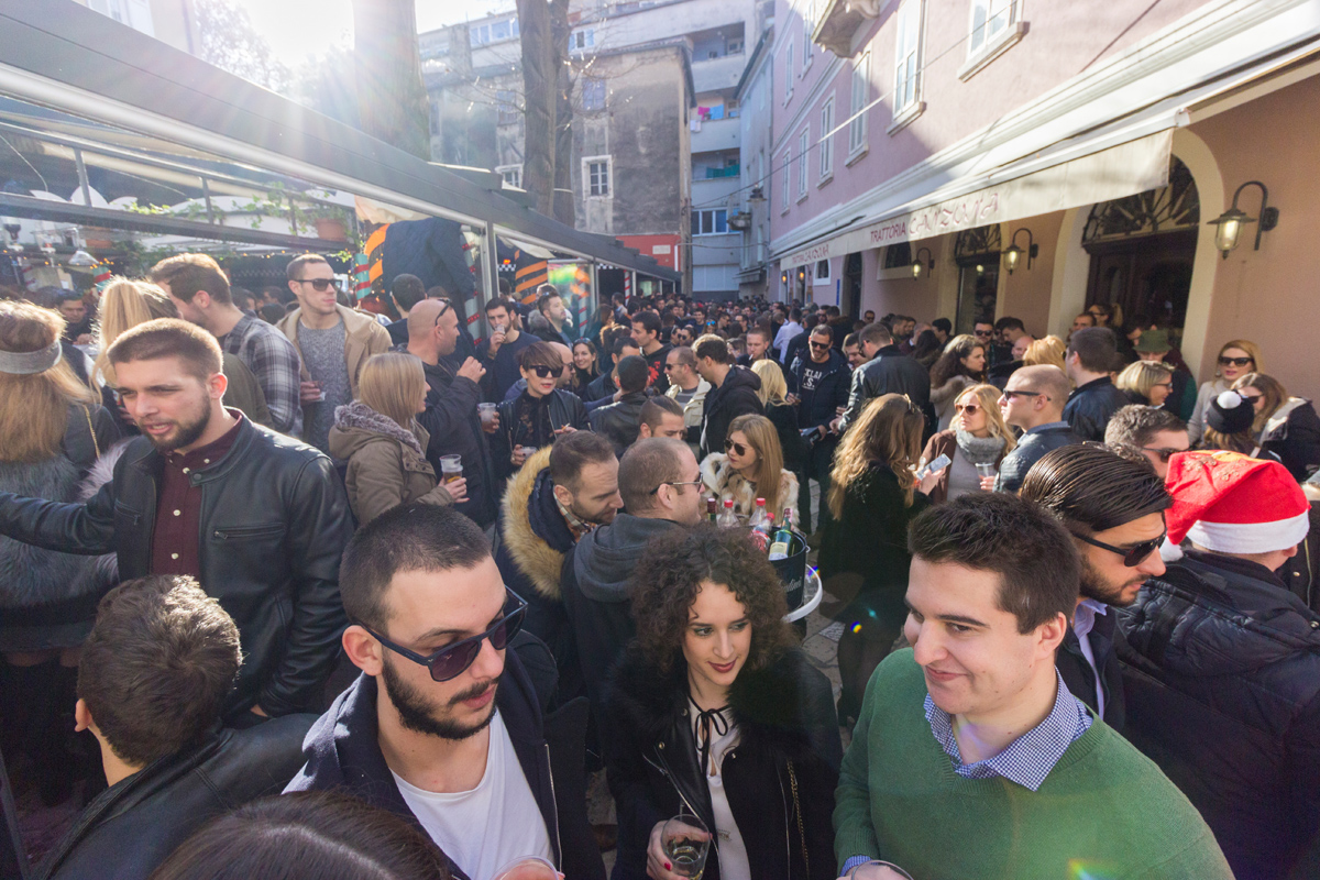Badnjak 2016: Blagdanski đir po gradu 24. prosinca Badnjak 2016: Blagdanski đir po gradu 24. prosinca