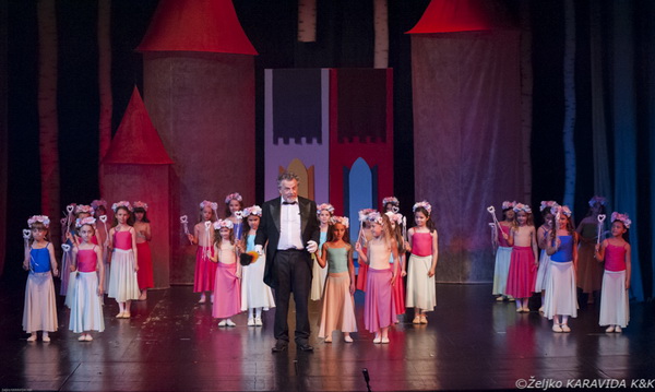 HNK Zadar: Bajka.hr Plesne udruge Gesta, Foto: Željko Karavida HNK Zadar: Bajka.hr Plesne udruge Gesta, Foto: Željko Karavida