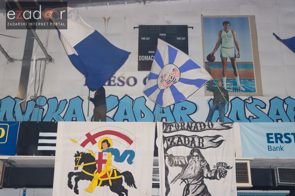 Humanitarno gledanje utakmice Zadar-Cibona u Jazinama Humanitarno gledanje utakmice Zadar-Cibona u Jazinama