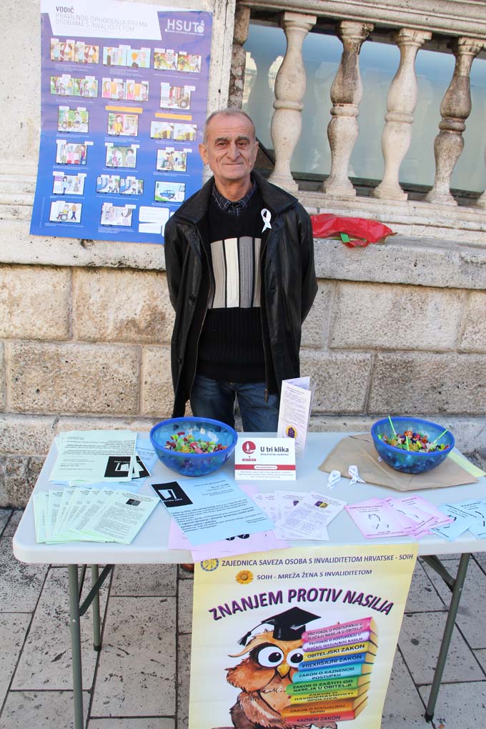 Vukovaru ZaDar na Narodnom trgu, foto: Iva Perinčić Vukovaru ZaDar na Narodnom trgu, foto: Iva Perinčić