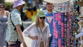 Sunčana nedjelja: Domaći i turisti na ulicama grada Sunčana nedjelja: Domaći i turisti na ulicama grada