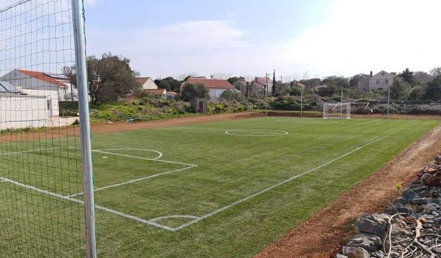 Olib dobio travnato nogometno igralište