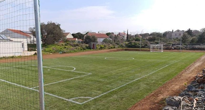 Olib dobio travnato nogometno igralište Olib dobio travnato nogometno igralište