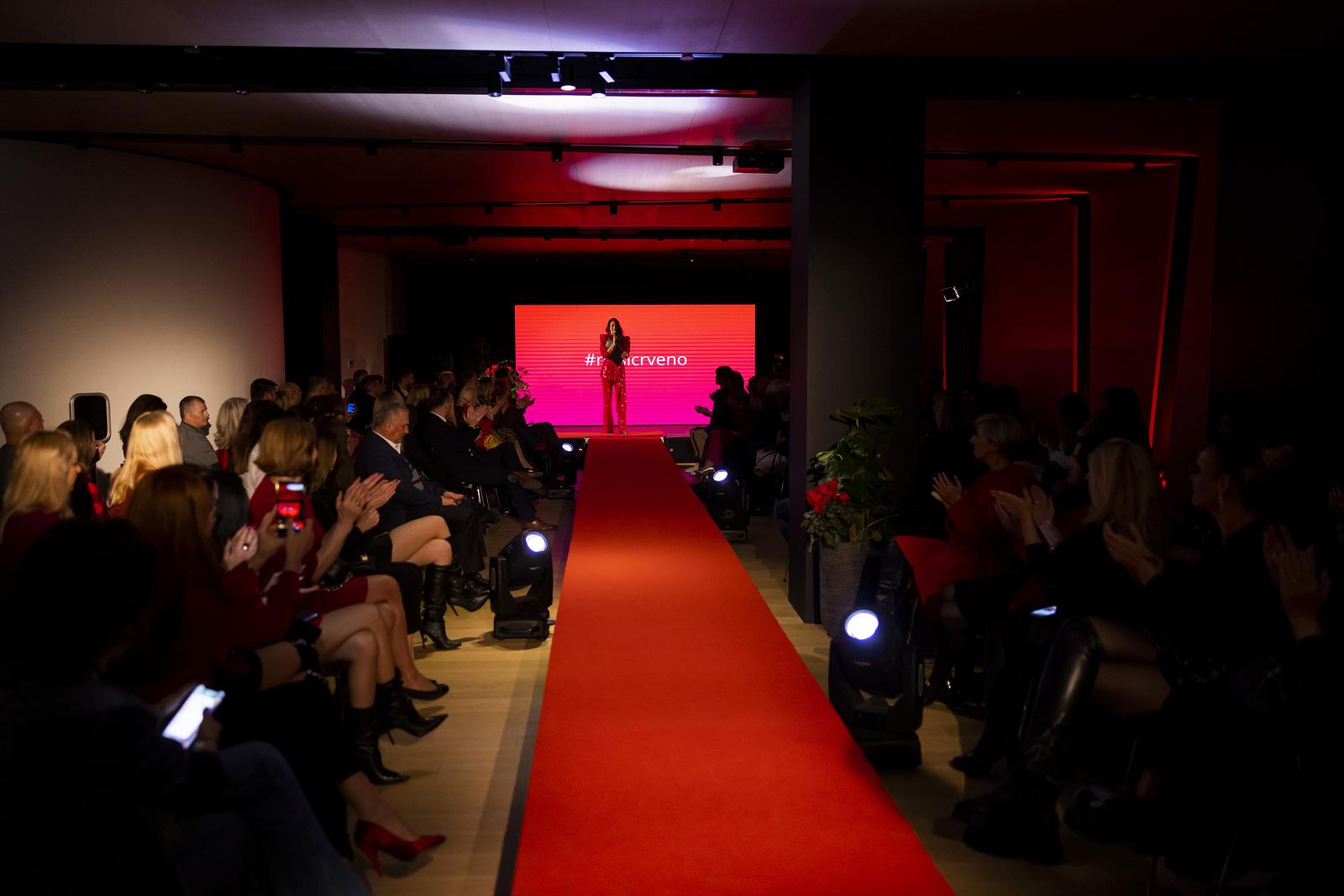 Dan crvenih haljina – modna revija u Splitu