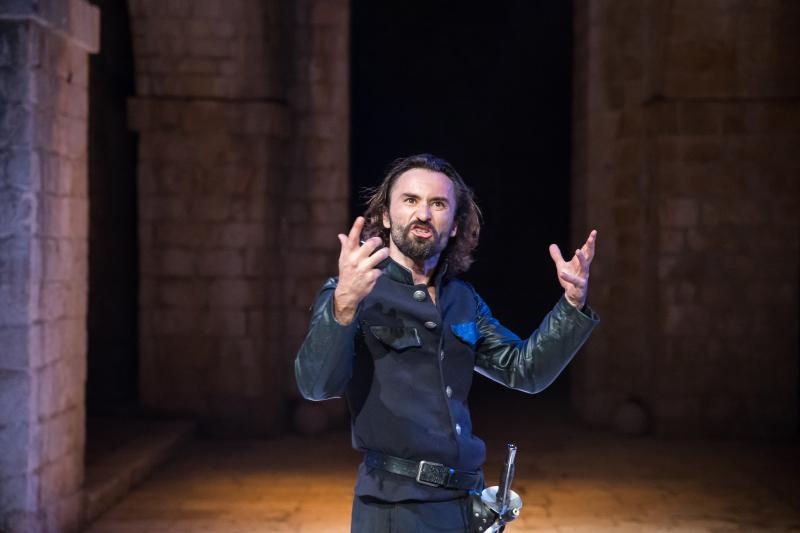 Povodom obiljezavanja 400. godina smrti Williama Shakespearea premijerno je izveden Othello, tragedija Williama Shakespearea u režiji Ivice Boban i s Draganom Despotom kao Othellom