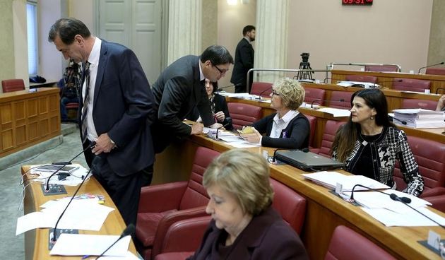 Zagreb – Objedinjenom raspravom o pet Prijedloga izmjene izbornog zakona nastavljena je 15. sjednica Sabora RH. Nenad Stazic, Zeljko Jovanovic, Gordana Sobol. Photo: Patrik Macek/PIXSELL