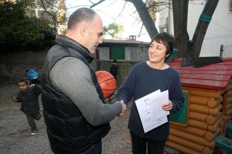 Košarkaši i djelatnici KK Zadar posjetili dječji vrtić Latica, Foto: Dino Stanin/PIXSELL Košarkaši i djelatnici KK Zadar posjetili dječji vrtić Latica, Foto: Dino Stanin/PIXSELL