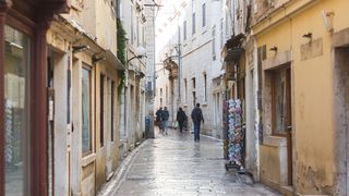 Zatvorene butige i poluprazan zadarski Poluotok Zatvorene butige i poluprazan zadarski Poluotok