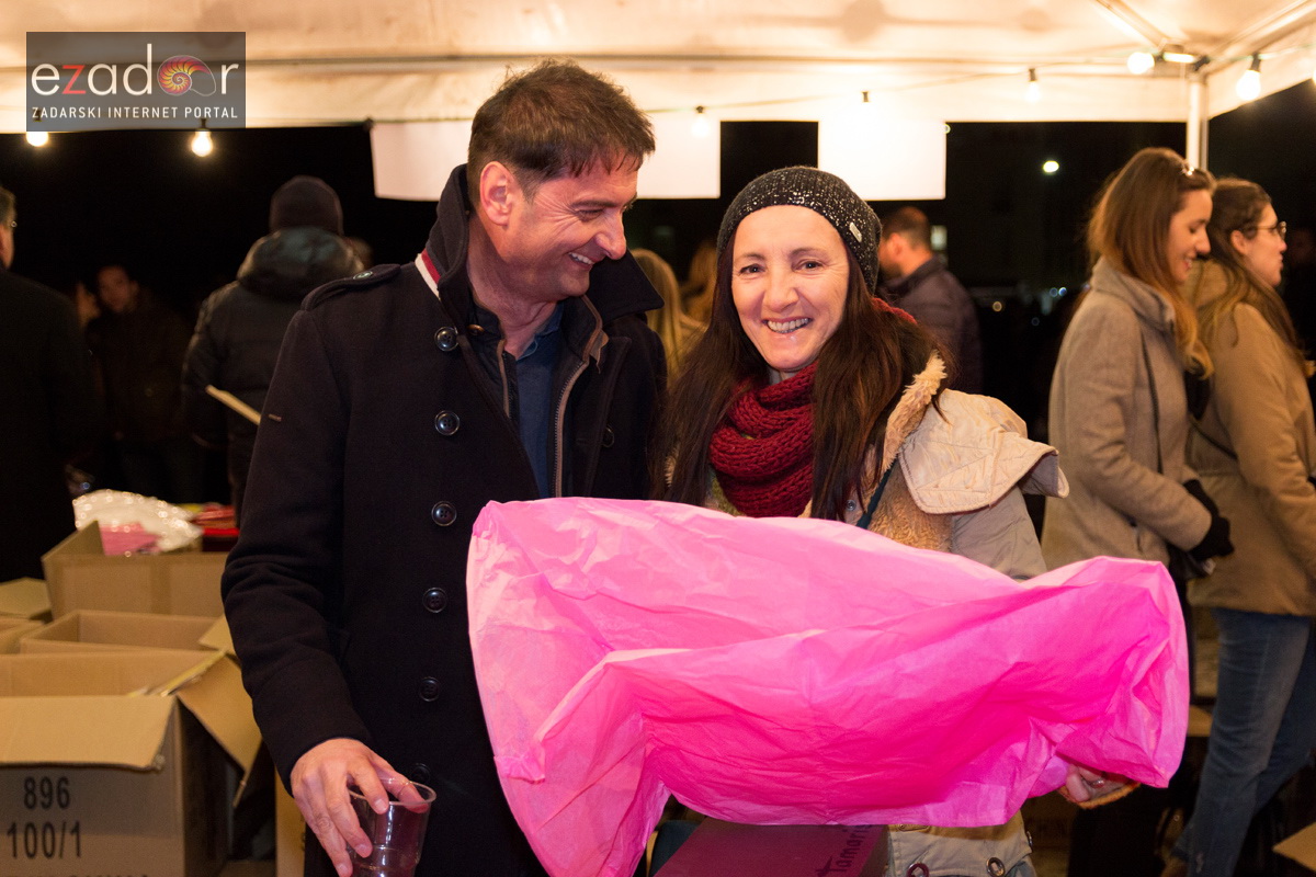 Humanitarni svjetlosni spektakl “Zaželi ljubav” na zadarskom Forumu, 18. veljače 2017. Humanitarni svjetlosni spektakl “Zaželi ljubav” na zadarskom Forumu, 18. veljače 2017.