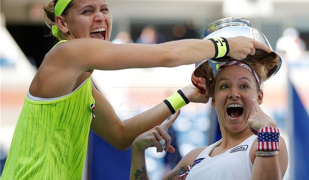 Bethanie Mattek-Sands i Lucie Šafarova, foto: Hina