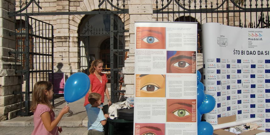 “Što bi dao da si na mom mjestu”, u organizaciji Mreže udruga osoba s invaliditetom Dalmacije u partnerstvu s Udrugom za civilno društvo i kvalitetu življenja Srma, Ante Raos “Što bi dao da si na mom mjestu”, u organizaciji Mreže udruga osoba s invaliditetom Dalmacije u partnerstvu s Udrugom za civilno društvo i kvalitetu življenja Srma, Ante Raos