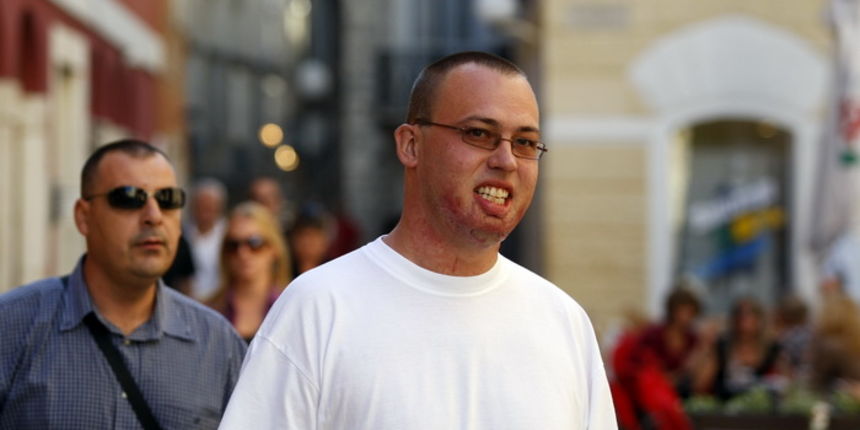 Zadar, 051011.
Na Zupanijskom sudu u Zadru jutros je nastavljeno sudjenje Drazenu Slavici zbog Kornatske tragedije gdje je smrtno stradalo 12 vatrogasaca. Danas je svjedocio jedini prezivjeli vatrogasac Frane Lucic.
Foto: Jure Miskovic / CROPIX Zadar, 051011.
Na Zupanijskom sudu u Zadru jutros je nastavljeno sudjenje Drazenu Slavici zbog Kornatske tragedije gdje je smrtno stradalo 12 vatrogasaca. Danas je svjedocio jedini prezivjeli vatrogasac Frane Lucic.
Foto: Jure Miskovic / CROPIX