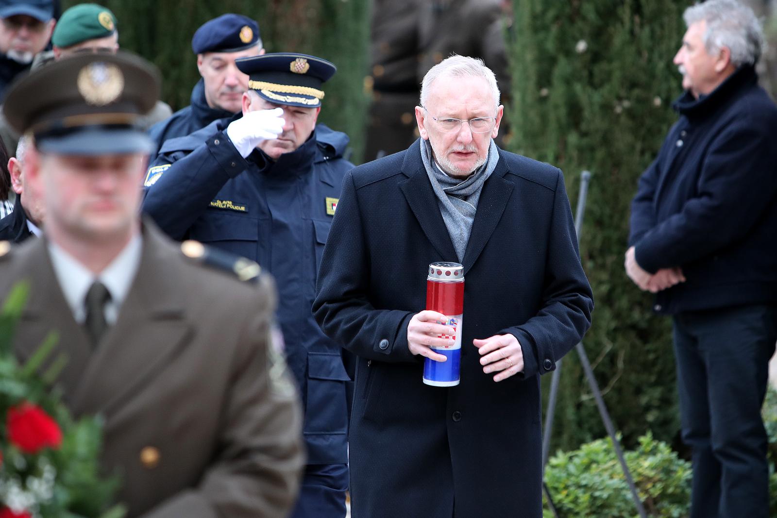 Na Gradskom groblju odana počast poginulim hrvatskim braniteljima povodom 30. obljetnice VRO Maslenica Na Gradskom groblju odana počast poginulim hrvatskim braniteljima povodom 30. obljetnice VRO Maslenica