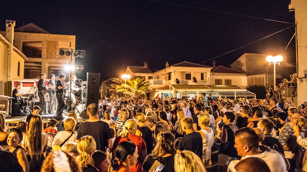 Tamburaški sastav Gazde u Povljani Tamburaški sastav Gazde u Povljani