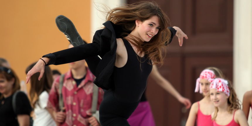 Zadar, 290413.
Poljana Ivana Pavla II.
Na Poljani Pape Pavla II obiljezio se Svjetski dan plesa manifestacijom pod nazivom Go out and dance. Simultana proslava Svjetskog dana plesa odrzala se, uz Zadar, u jos sest hrvatskih gradova: Split, Pozega, Rijeka Zadar, 290413.
Poljana Ivana Pavla II.
Na Poljani Pape Pavla II obiljezio se Svjetski dan plesa manifestacijom pod nazivom Go out and dance. Simultana proslava Svjetskog dana plesa odrzala se, uz Zadar, u jos sest hrvatskih gradova: Split, Pozega, Rijeka