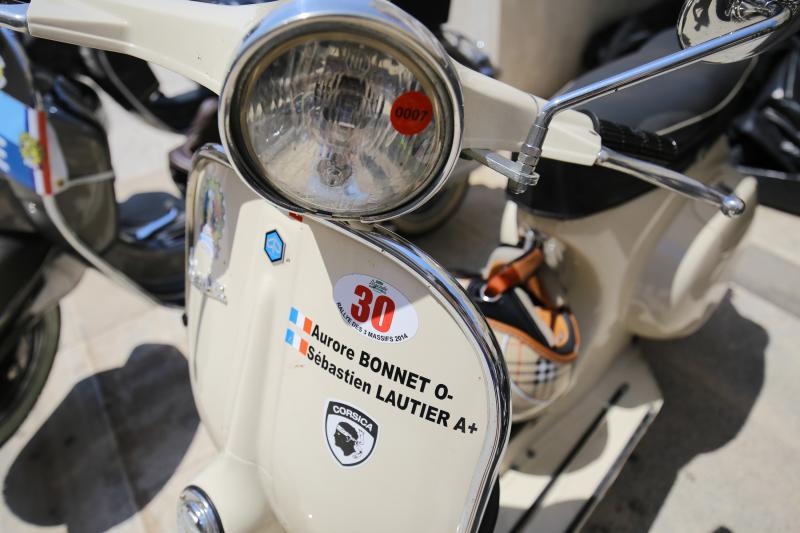 Vespaši izložili “ljubimce” ispred crkve sv. Donata, foto: Filip Brala/PIXSELL Vespaši izložili “ljubimce” ispred crkve sv. Donata, foto: Filip Brala/PIXSELL