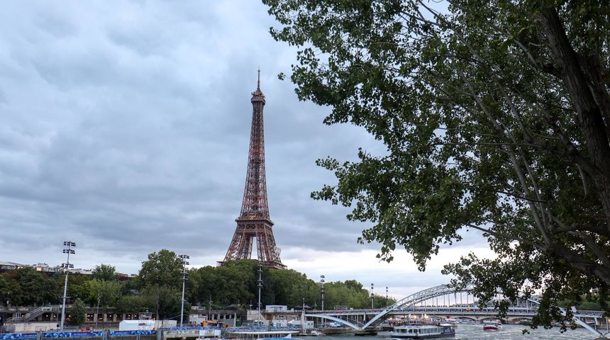Pariz – rijeka Sena (Seine) i Eiffelov toranj Pariz – rijeka Sena (Seine) i Eiffelov toranj