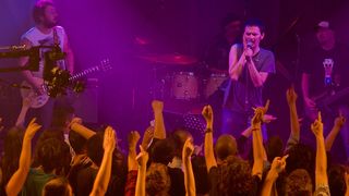 Nakon Porina, Goran Bare i Majke održali su slavljenički koncert u prepunoj Stereo dvorani u Rijeci.