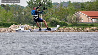 Kiteri guštali u refulima ninske bure Kiteri guštali u refulima ninske bure