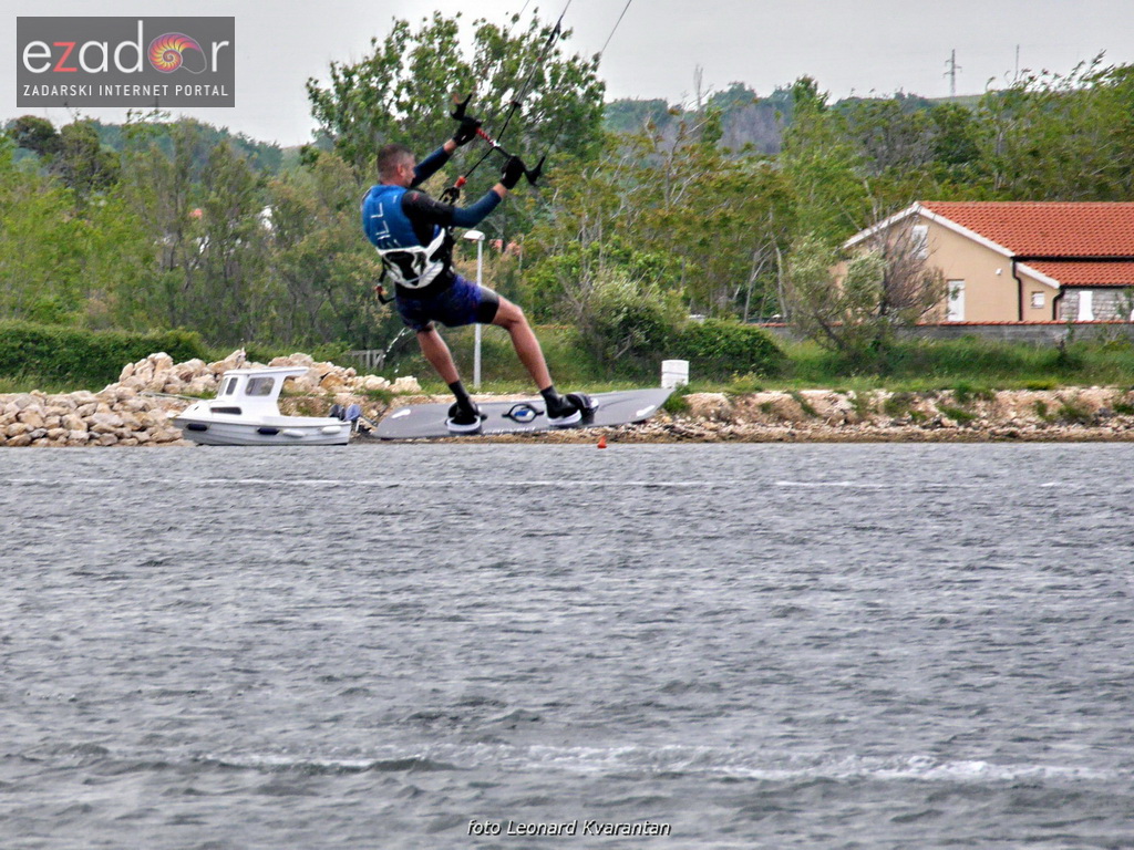 Kiteri guštali u refulima ninske bure Kiteri guštali u refulima ninske bure