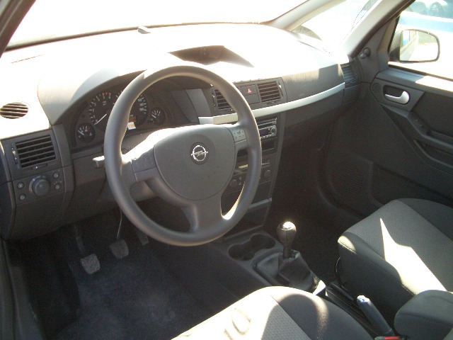 1. opel meriva 1.7 CDTI interijer