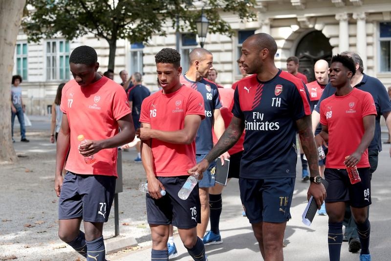 Legendarni Thierry Henry i juniori FC Arsenala prošetali Zagrebom, Photo: Patrik Maček/PIXSELL Legendarni Thierry Henry i juniori FC Arsenala prošetali Zagrebom, Photo: Patrik Maček/PIXSELL