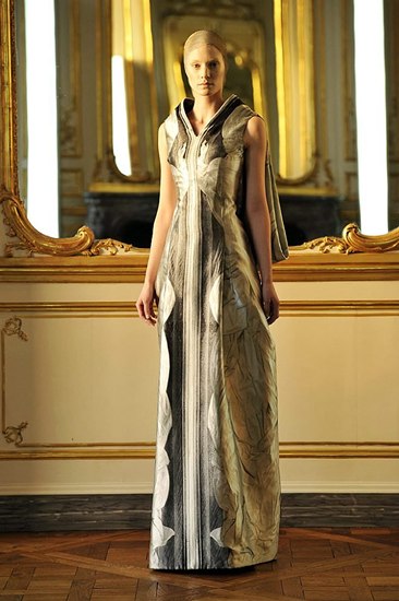 Alexander McQueen jesen/zima 2010/2011 – posljednja kolekcija (Vogue.de)