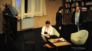 Zadar, 19.10.2012. snimio: Nenad Marčev
komedija
D. Kovačević: PROFESIONALAC ili Tužna komedija po Luki,
Kazališna družina ”Glumci u Zagvozdu” &
SATIRIČKO KAZALIŠTE KEREMPUH
redatelj: Bogdan Diklić
igraju: D. Ljuština, V. Mlikota,
A. Zadar, 19.10.2012. snimio: Nenad Marčev
komedija
D. Kovačević: PROFESIONALAC ili Tužna komedija po Luki,
Kazališna družina ”Glumci u Zagvozdu” &
SATIRIČKO KAZALIŠTE KEREMPUH
redatelj: Bogdan Diklić
igraju: D. Ljuština, V. Mlikota,
A.