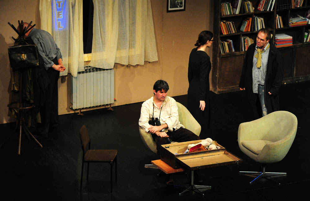 Zadar, 19.10.2012. snimio: Nenad Marčev
komedija
D. Kovačević: PROFESIONALAC ili Tužna komedija po Luki,
Kazališna družina ”Glumci u Zagvozdu” &
SATIRIČKO KAZALIŠTE KEREMPUH
redatelj: Bogdan Diklić
igraju: D. Ljuština, V. Mlikota,
A. Zadar, 19.10.2012. snimio: Nenad Marčev
komedija
D. Kovačević: PROFESIONALAC ili Tužna komedija po Luki,
Kazališna družina ”Glumci u Zagvozdu” &
SATIRIČKO KAZALIŠTE KEREMPUH
redatelj: Bogdan Diklić
igraju: D. Ljuština, V. Mlikota,
A.