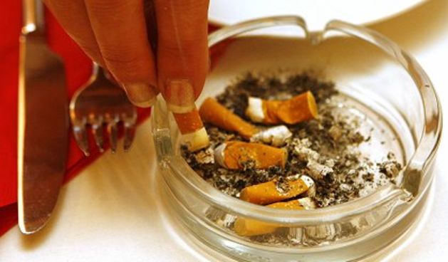 Pušenje/pepeljara (Foto: Reuters)