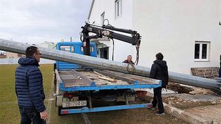 Postavljaju se reflektori na stadion biogradskog HNK Primorac Postavljaju se reflektori na stadion biogradskog HNK Primorac