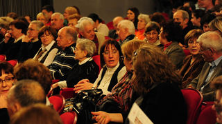 Zadar, 13.12.2012. snimio: Nenad Marčev
komedija
Miro Gavran
LUTKA,
redatelj: Mladena Gavran
igraju: Robert Kurbaša i Doris Pinčić
TEATAR GAVRAN
dramska pretplata
Velika dvorana HNK Zadar Zadar, 13.12.2012. snimio: Nenad Marčev
komedija
Miro Gavran
LUTKA,
redatelj: Mladena Gavran
igraju: Robert Kurbaša i Doris Pinčić
TEATAR GAVRAN
dramska pretplata
Velika dvorana HNK Zadar