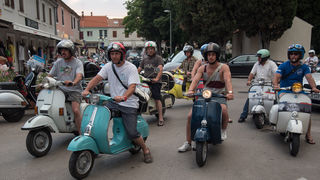 Vespaši zauzeli Biograd, foto: Vinko Pešić