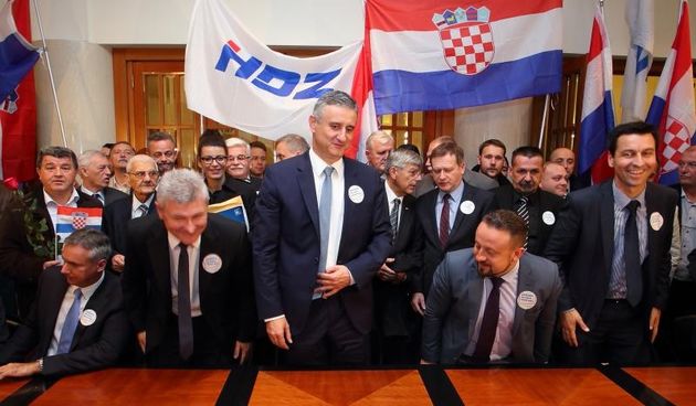 Predstavnici stranaka Domoljubne koalicije na celu s predsjednikom HDZ-a Tomislavom Karamarkom predali su kandidacijske liste za parlamentarne izbore Drzavnom izbornom povjerenstvu. Photo: Jurica Galoic/PIXSELL