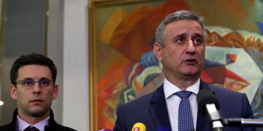 Tomislav Karamarko i Bozo Petrov dali izjave nakon sastanka u hotelu Sheraton. Tomislav Karamarko i Bozo Petrov dali izjave nakon sastanka u hotelu Sheraton.