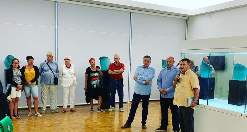 Petar Dolić u MAS-u izlaže staklene skulpture prezentirane u instalacijama Petar Dolić u MAS-u izlaže staklene skulpture prezentirane u instalacijama