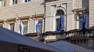 Zbog dana žalosti u Zadru su zastave na pola koplja