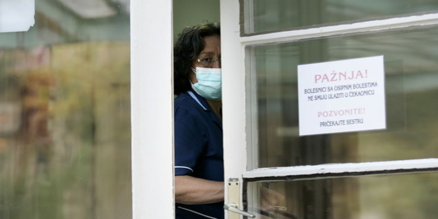 Zagreb, 091109.
Klinika za infektivne bolesti dr. Fran Mihaljevic. Tijekom dana sve vise gradjana stizalo je na zarazni odjel sa simptomima slicnim svinjskoj gripi.
Foto: Igor Sambolec / CROPIX Zagreb, 091109.
Klinika za infektivne bolesti dr. Fran Mihaljevic. Tijekom dana sve vise gradjana stizalo je na zarazni odjel sa simptomima slicnim svinjskoj gripi.
Foto: Igor Sambolec / CROPIX