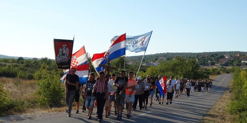 Molitvena hodnja “Koracima nade u istinu”, tradicija koja ne blijedi Molitvena hodnja “Koracima nade u istinu”, tradicija koja ne blijedi