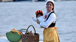 Krapanj: Održana tradicionalna ženska regata gajeta na vesla. Photo: Hrvoje Jelavić/PIXSELL Krapanj: Održana tradicionalna ženska regata gajeta na vesla. Photo: Hrvoje Jelavić/PIXSELL