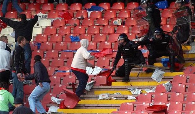 Navijački neredi; navijači