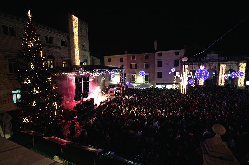 Doček Nove 2009. na Narodnom trgu (foto: Marin Gospić)