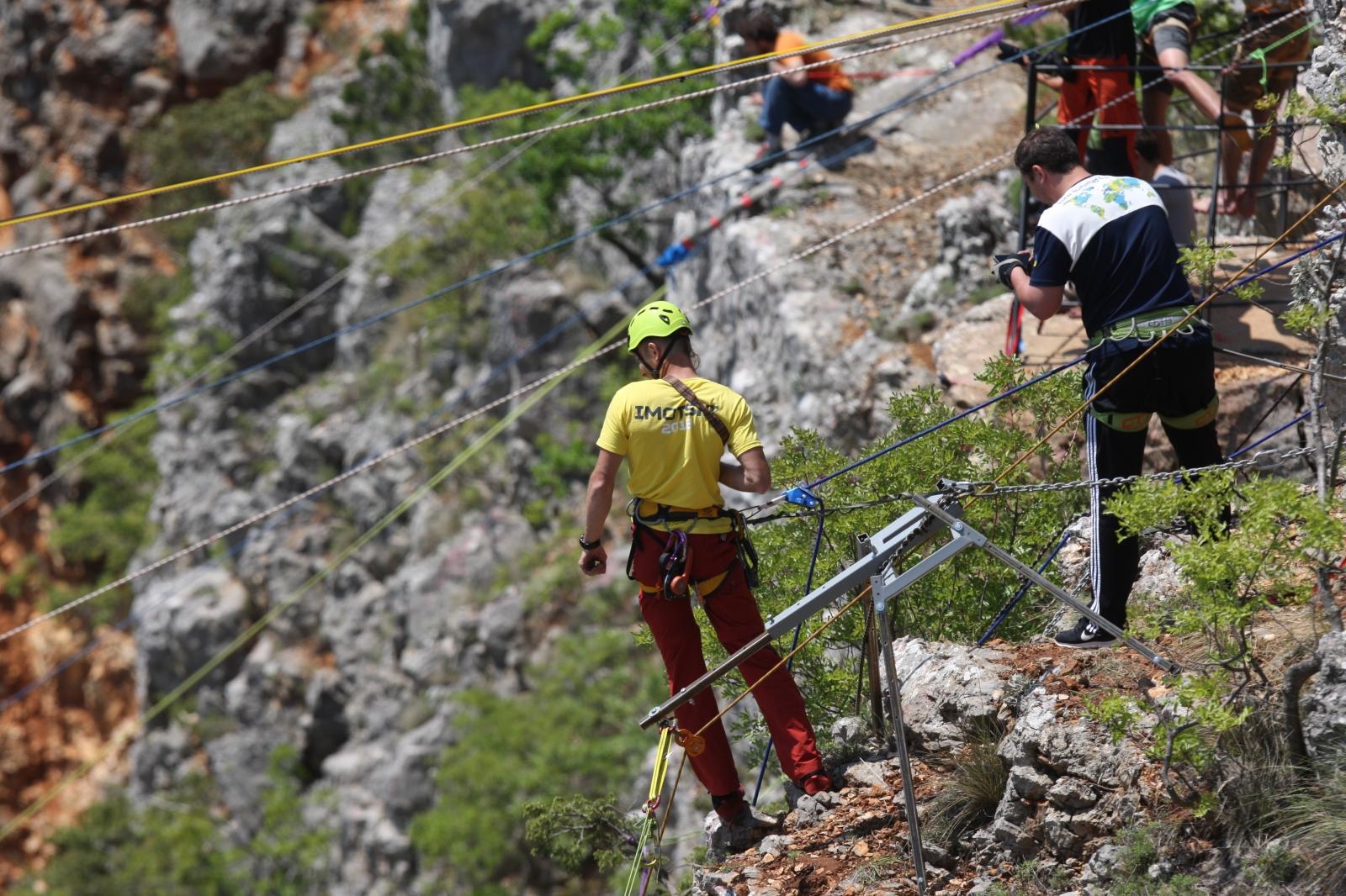 Rap jumping, Crveno jezero