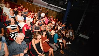 “Ana i Ona” naziv je predstave čijom je premijerom sinoć u zadarskom Kazalištu lutaka započela umjetnička revija pod nazivom “Nosi se Teatro Verrdi”.