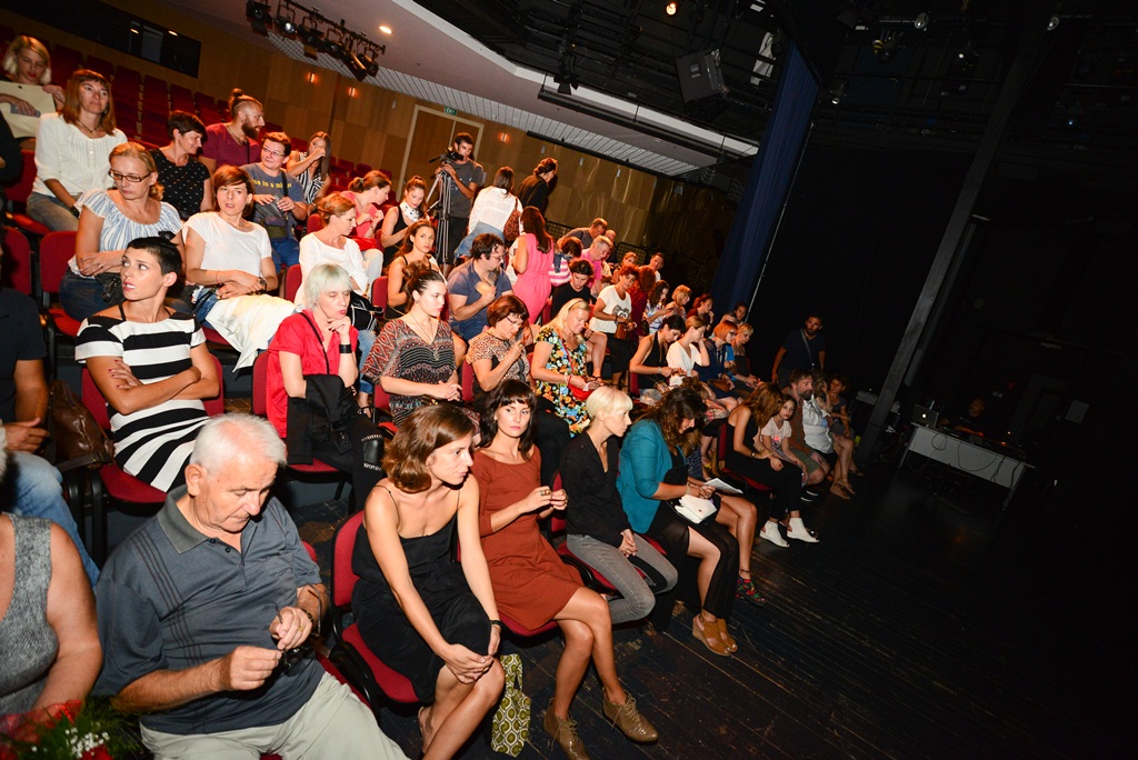 “Ana i Ona” naziv je predstave čijom je premijerom sinoć u zadarskom Kazalištu lutaka započela umjetnička revija pod nazivom “Nosi se Teatro Verrdi”.