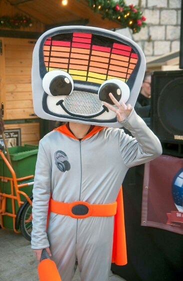 Božićnica na Novom: Radiolino, Djed božićnjak i ekipa Novog radija darivala sugrađane. Foto: Jurica Gašpar